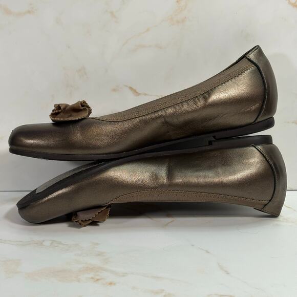 Munro American Bronze Leather Flats Women’s 8N USA Made Slip On Ruffle Toe - Picture 9 of 15